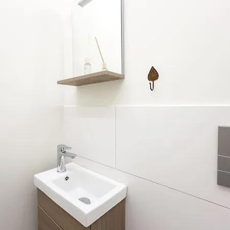 Three Bedroom Stylish Next To Acropolis *