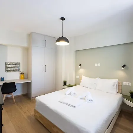 Three Bedroom Stylish Next To Acropolis Apartment *