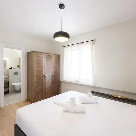 Three Bedroom Stylish Next To Acropolis Apartment Athens