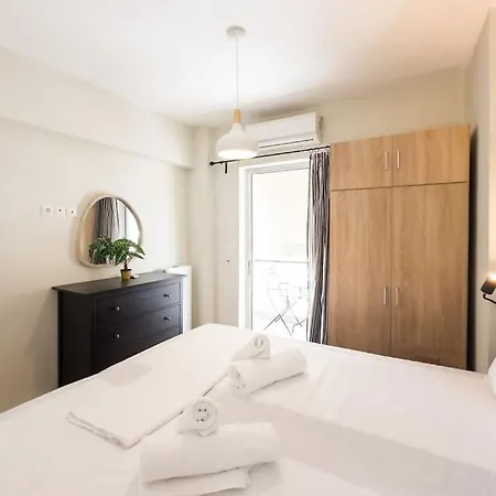 Three Bedroom Stylish Next To Acropolis