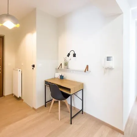 Three Bedroom Stylish Next To Acropolis Apartment