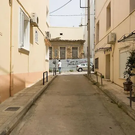 Three Bedroom Stylish Next To Acropolis Athens
