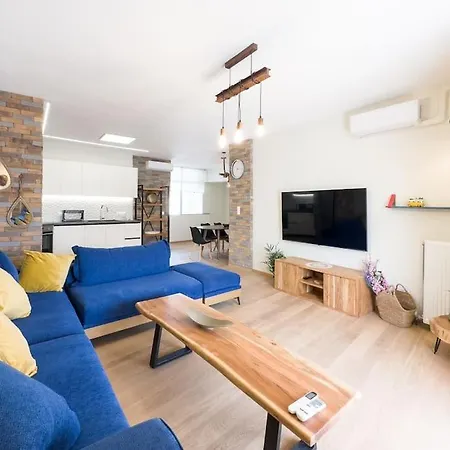 Three Bedroom Stylish Next To Acropolis Athens